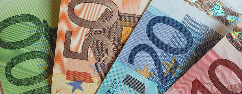Dólar resiste y euro se fortalece